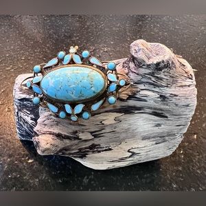 Gorgeous antique-style brooch bought in Macy’s jewelry department, never worn.